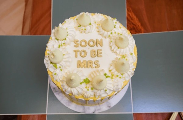 bridal shower cake1.jpg