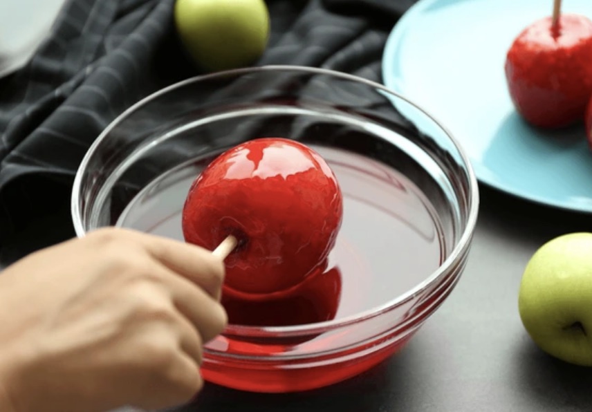 caramel apple3.jpeg