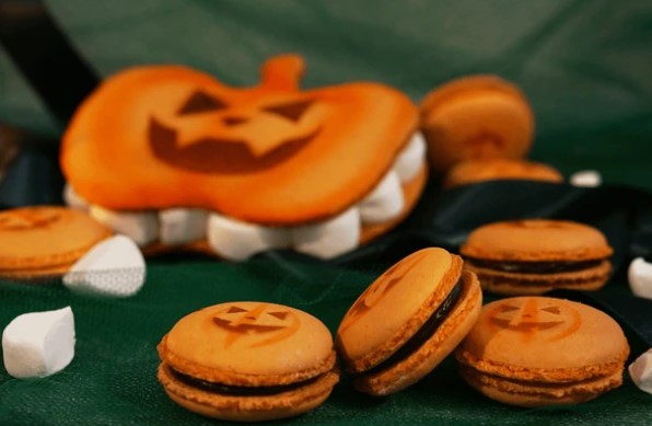 halloween macaron.jpg