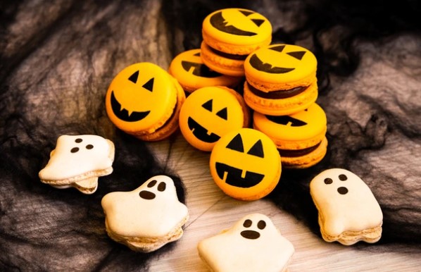 halloween macaron2.jpg
