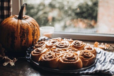 pumpkin cinnamon roll3.jpg