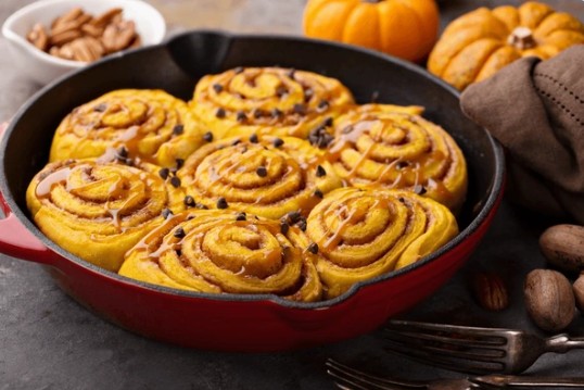 pumpkin cinnamon roll4.jpg