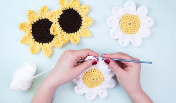 CraftJam Academy: Learn to Crochet w/ the Queen Stitch
