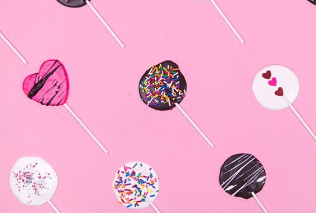 DIY Chocolate Lollipops