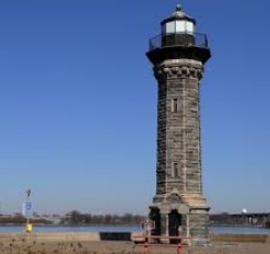 Walk About: Roosevelt Island - Lighthouse