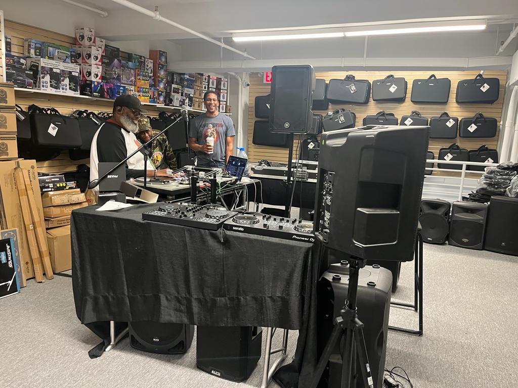 Vinyl DJ Workshop (12 Private Lessons)