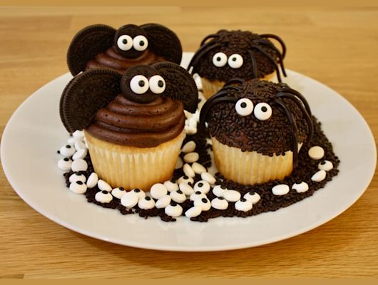 Creepy Crawly Cupcakes (Ages 2-8 with Caregiver)