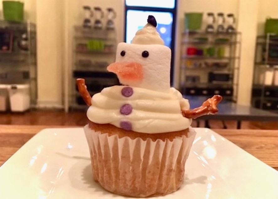 Favorite Snowman Cupcakes (Ages 2-8 with Caregiver)