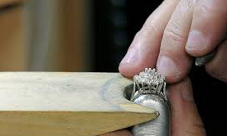 Gerry Lewy: Diamond Setting