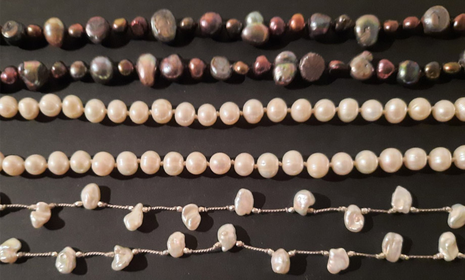 Knotting Pearls