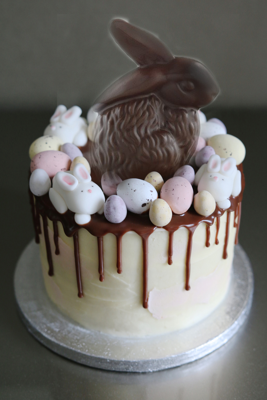 Scary Fun Halloween Fault Line Drip Cake Cake Decorating