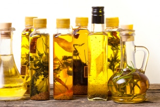 Garden Apothecary: Herb-and Spice-Infused Oils